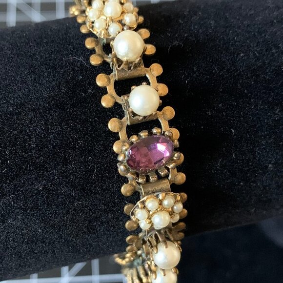 Gold link Bracelet with Faux Pearls and Purple Rhinestones - Picture 2 of 3